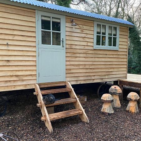 Chez Maurice Luxury Shepherds Hut With Bath And Hot Tub Kelling 외부 사진