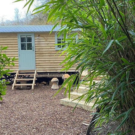 Chez Maurice Luxury Shepherds Hut With Bath And Hot Tub Kelling 외부 사진