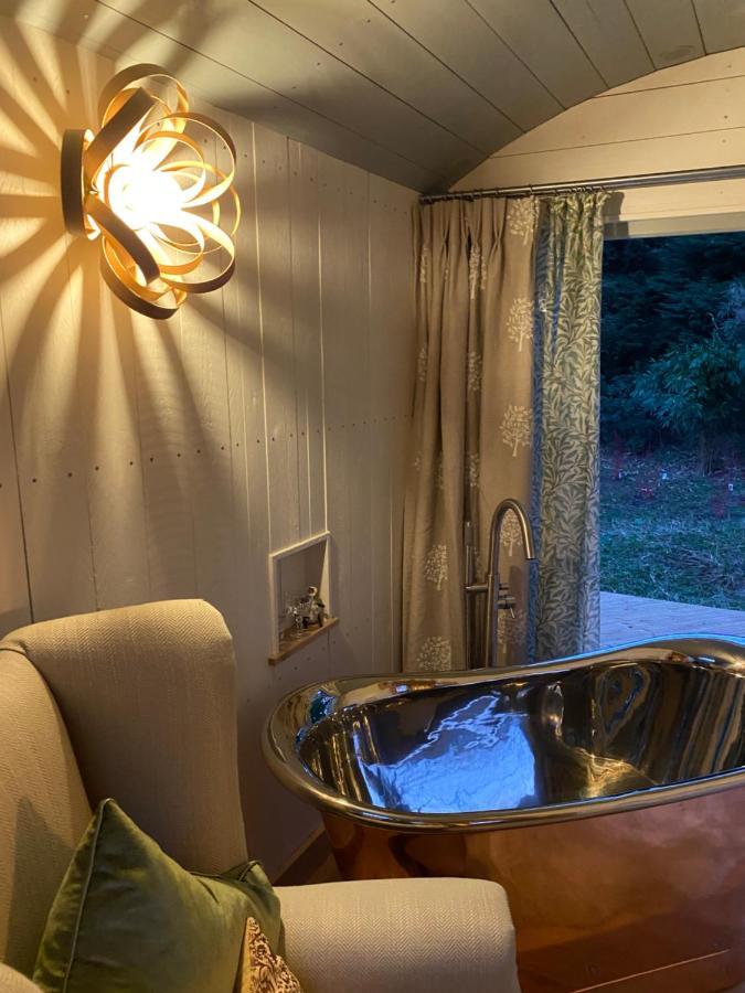 Chez Maurice Luxury Shepherds Hut With Bath And Hot Tub Kelling 외부 사진