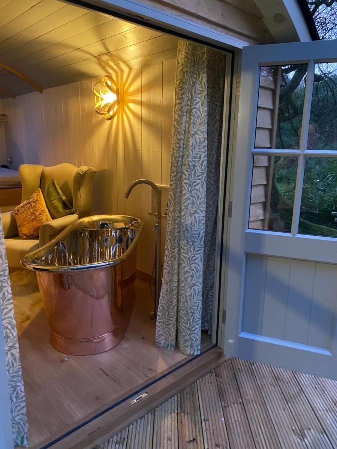 Chez Maurice Luxury Shepherds Hut With Bath And Hot Tub Kelling 외부 사진