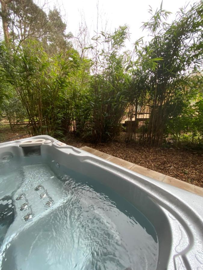 Chez Maurice Luxury Shepherds Hut With Bath And Hot Tub Kelling 외부 사진