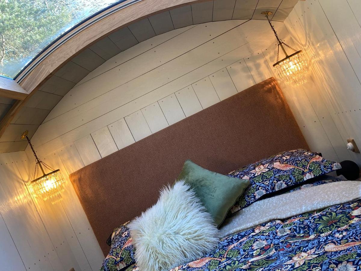 Chez Maurice Luxury Shepherds Hut With Bath And Hot Tub Kelling 외부 사진