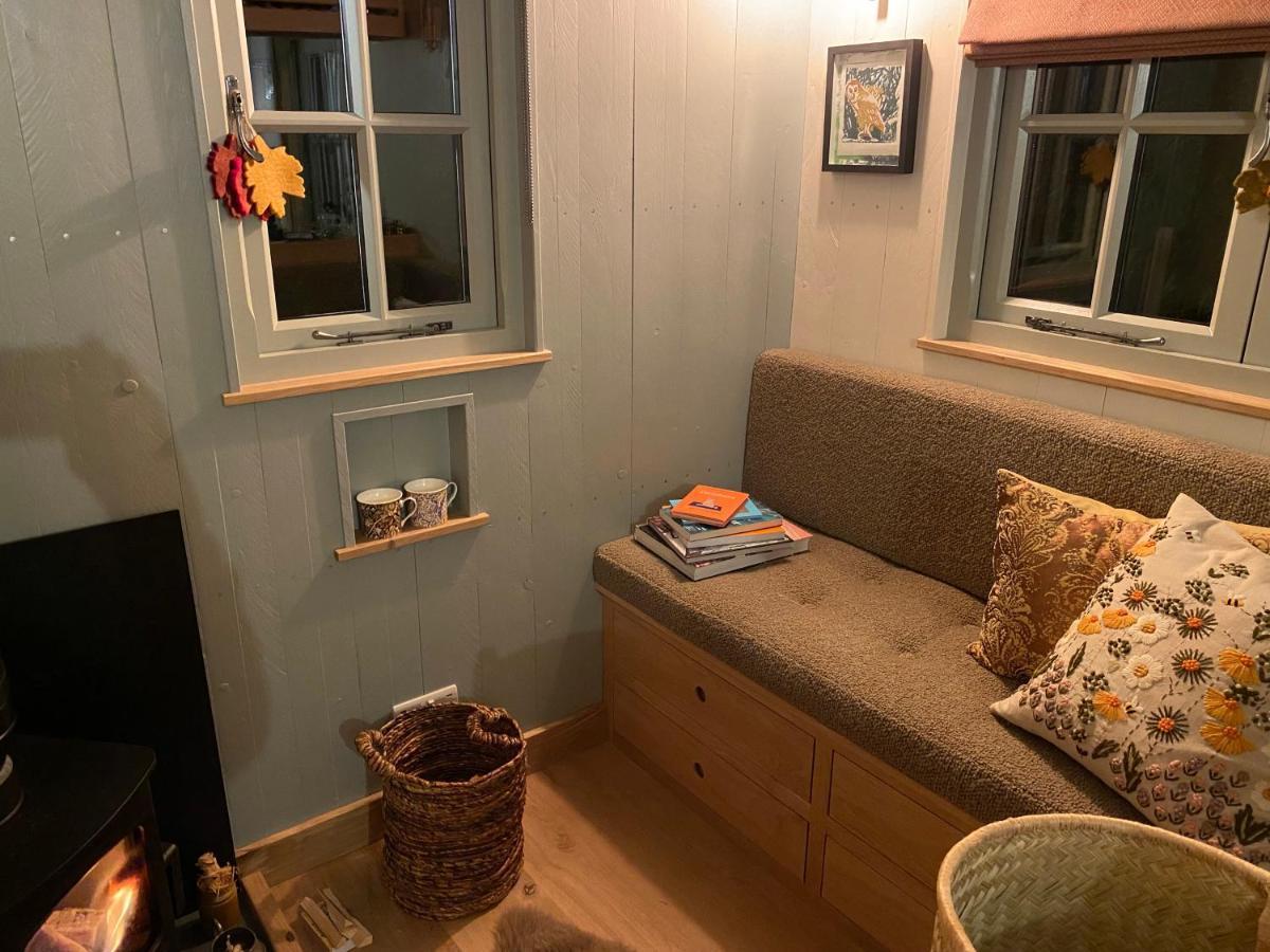 Chez Maurice Luxury Shepherds Hut With Bath And Hot Tub Kelling 외부 사진